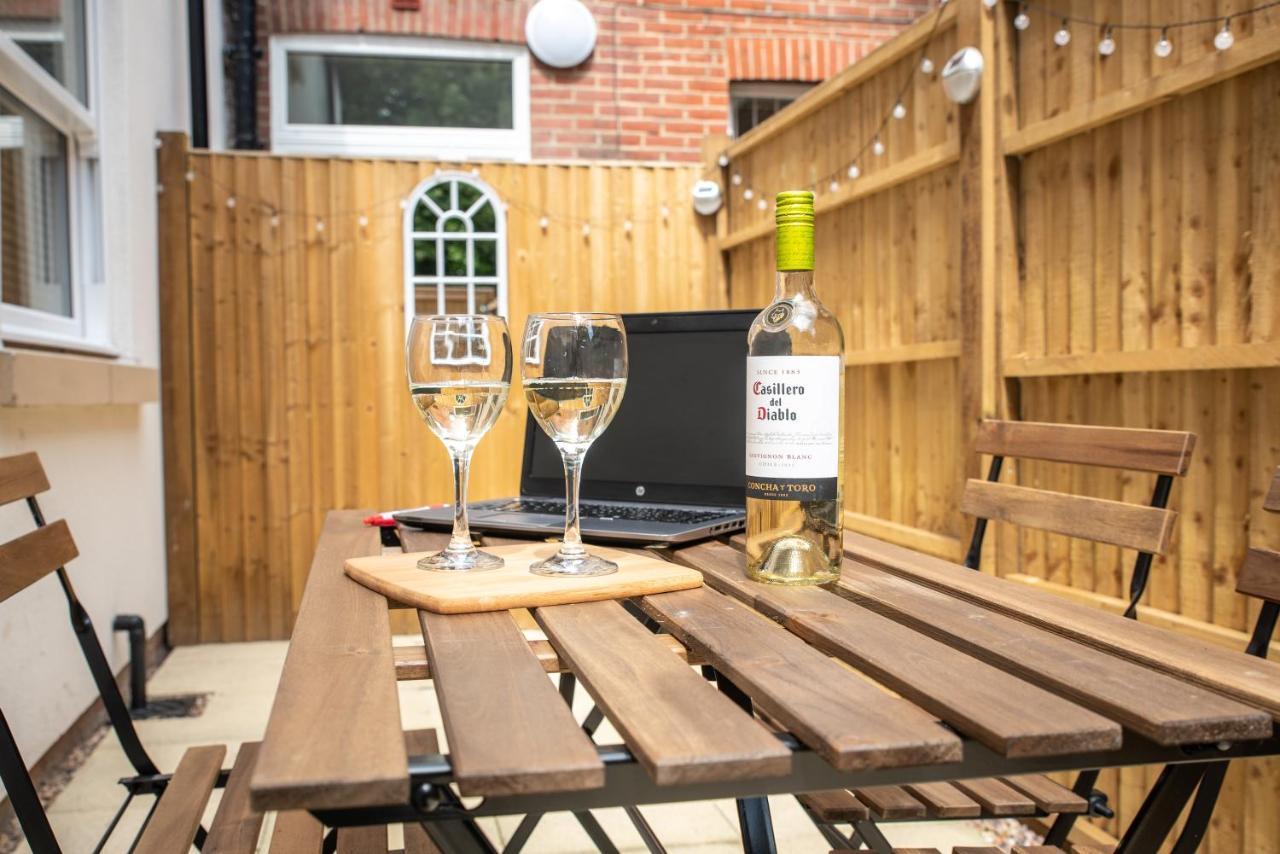 Vibes: With Outdoor Space