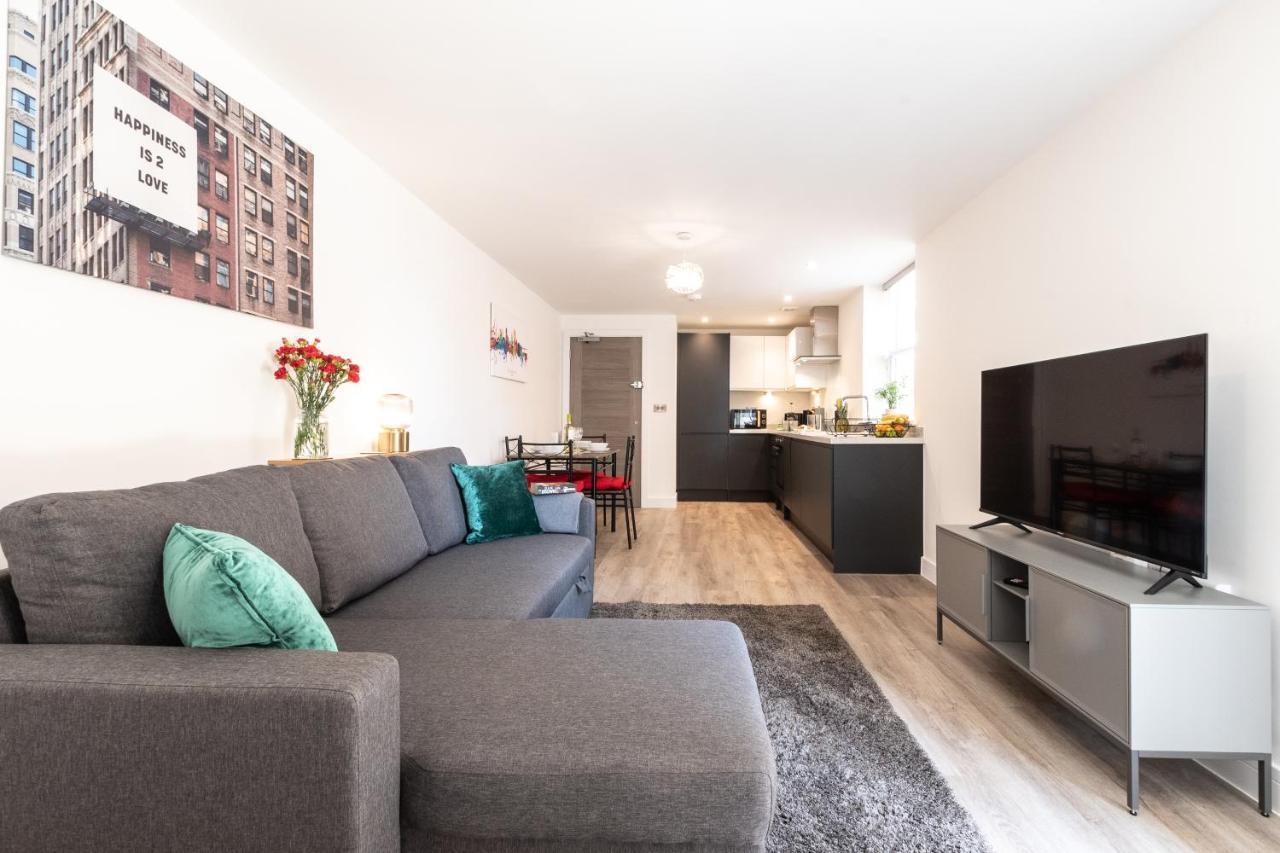 Apartment Vibes: With Outdoor Space *