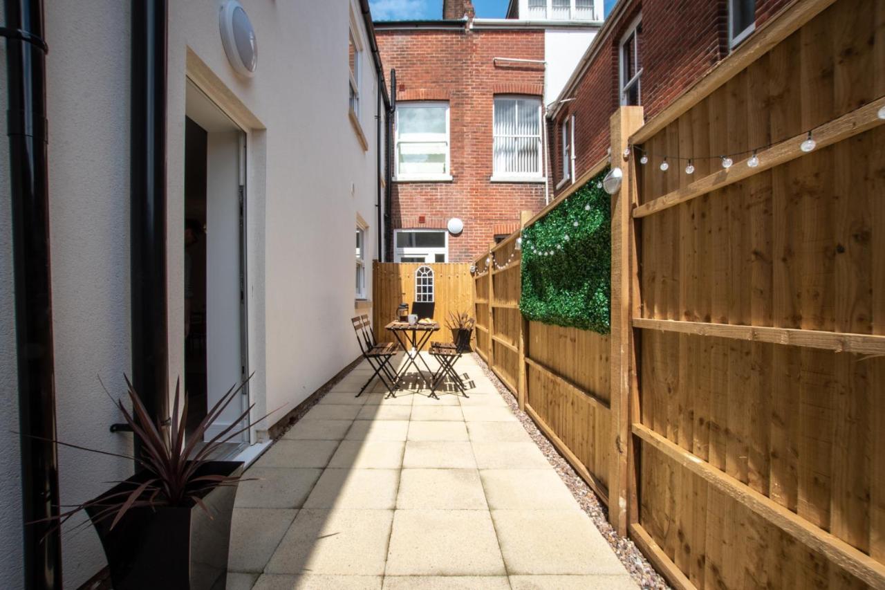 Vibes: With Outdoor Space * Southampton